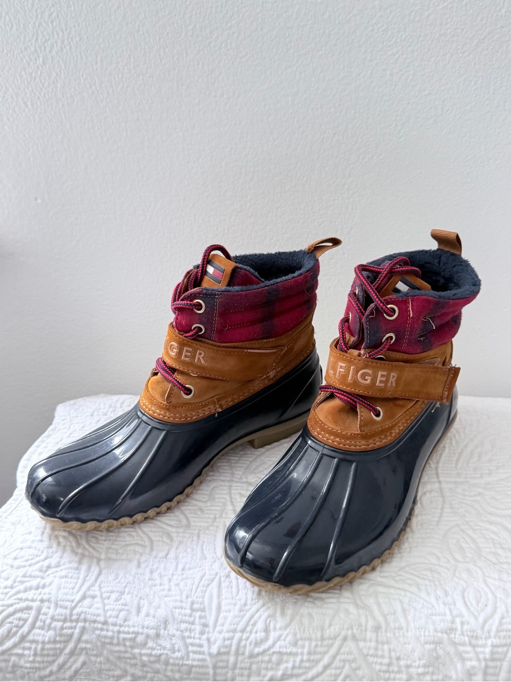 Tommy Hilfiger Women’s Duck Boots Size 7 Navy Tan Plaid Lace Up Winter
